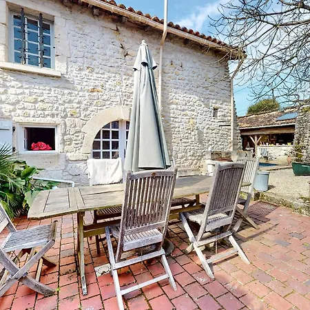 The River House * Saint-Simon (Charente)